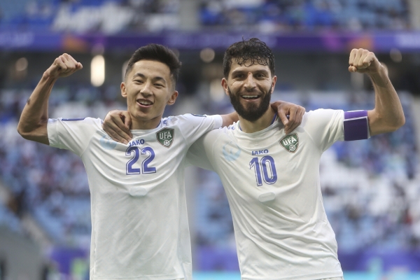 우즈베키스탄은 태국을 꺾고 9년 만에 아시안컵 8강 진출에 성공했다.