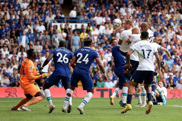 종료 직전 동점 헤딩골을 넣는 토트넘의 해리 케인 (사진 출처: Tottenham Hotspur 트위터 캡처)