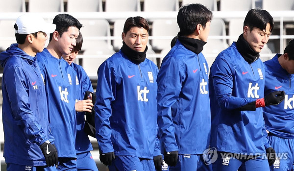 한국 축구 대표팀은 18일 오후 고양종합운동장에서 첫 소집훈련을 했다.