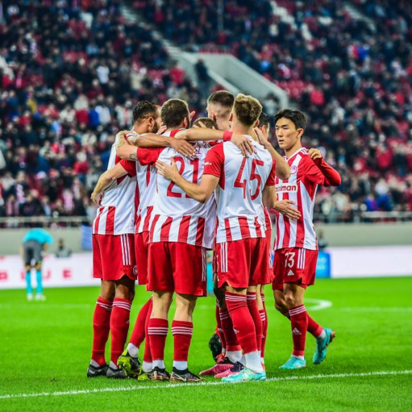 트리폴리스와 경기한 올림피아코스 선수들 (사진 출처: Olympiacos FC 트위터)