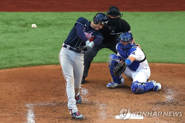 애틀랜타 프리먼의 선제 2점 홈런 장면 [게티이미지/AFP=연합뉴스]