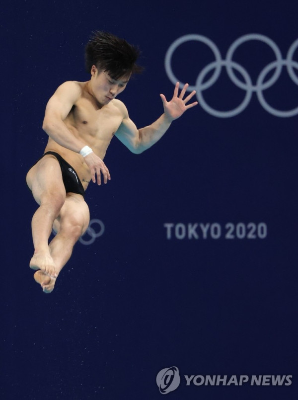 3일 일본 도쿄 아쿠아틱스 센터에서 열린 남자 다이빙 3ｍ 스프링보드 결승 경기. 한국 우하람이 연기하고 있다. 