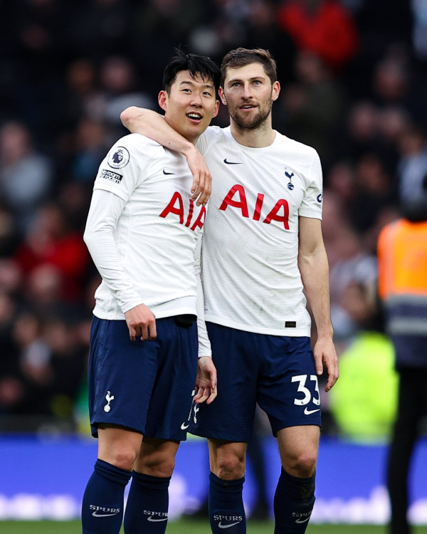 토트넘 핫스퍼의 손흥민과 벤 데이비스 (사짗 출처: Tottenham Hotspur 트위터)