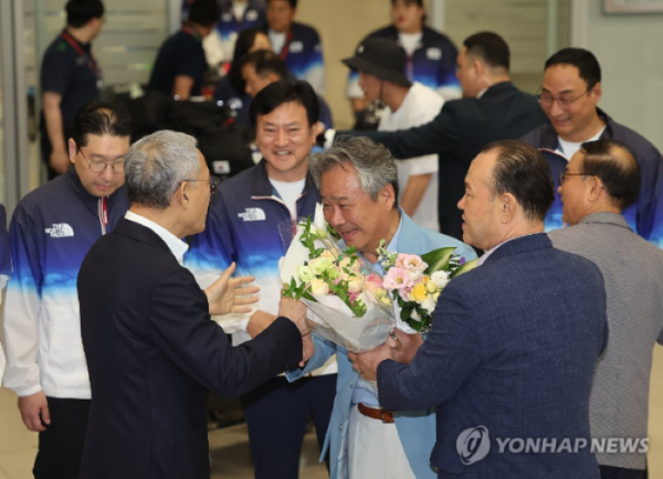 귀국한 이기흥 대한체육회장 (사진출처: 연합뉴스)