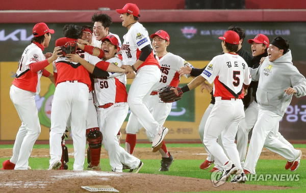 28일 광주 기아챔피언스필드에서 열린 2024 신한 SOL뱅크 KBO 포스트시즌 한국시리즈 5차전 삼성 라이온즈와 KIA 타이거즈의 경기. (사진 출처:연합뉴스)