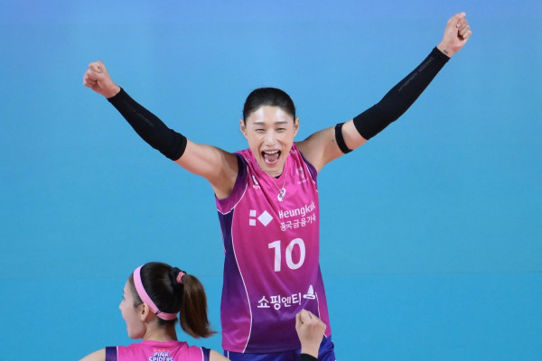 흥국생명 김연경이 24일 인천 삼산월드체육관에서 열린 프로배구 여자부 GS칼텍스와의 홈 경기에서 득점한 뒤 기뻐하고 있다. (사진 출처:연합뉴스)