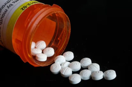 북텍사스의 한 의사가 규제 약물 유통 공모 혐의 1건과 규제 약물 불법 유통 혐의 6건에 대해 유죄를 선고받았다.