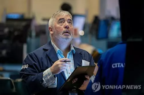 S&amp;P 500 지수가 어제(8일) 사상 처음으로 장중 5,000선을 돌파했다.