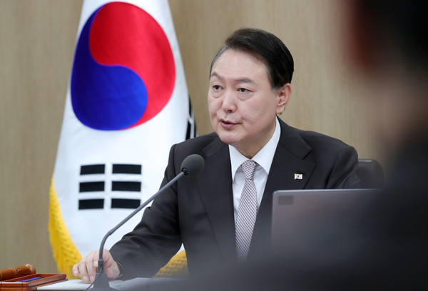 윤석열 대통령이 지난 3일 서울 용산 대통령실에서 열린 올해 첫 국무회의에서 발언하고 있다. 
