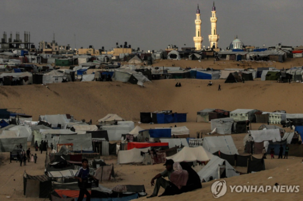 피란민을 수용하는 가자지구 최남단 도시 라파의 텐트촌 (사진 출처: 연합뉴스)
