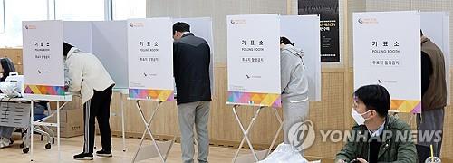 지난 5∼6일 22대 총선 사전투표 (사진 출처: 연합뉴스 자료사진)