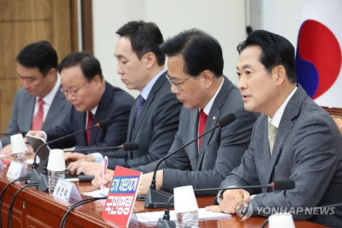 국민의힘 장동혁 대표가 13일 서울 여의도 국회에서 열린 최고위원회의에서 발언하고 있다.[사진 출처:연합뉴스]