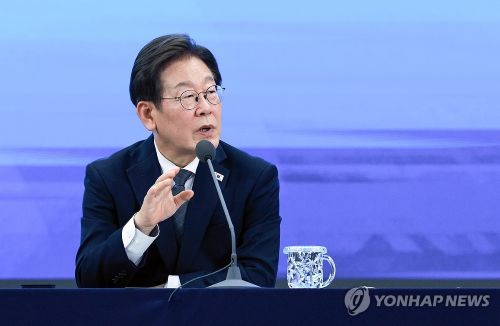 이재명 대통령이 25일 광주광역시 국립아시아문화전당에서 열린  타운홀미팅에 참석해 발언하고 있다.(사진 출처:연합뉴스)