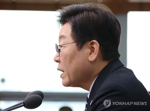 이재명 대통령이 23일 서울 용산 대통령실에서 열린 수석보좌관회의에서 발언하고 있다. (사진 출처:연합뉴스)