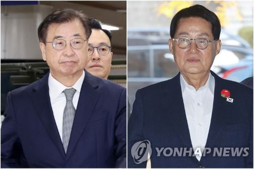 서훈 전 청와대 국가안보실장(왼쪽), 박지원 전 국가정보원장이 5일 서울중앙지법에서 열린 결심 공판에 출석하고 있다.(사진 출처:연합뉴스)