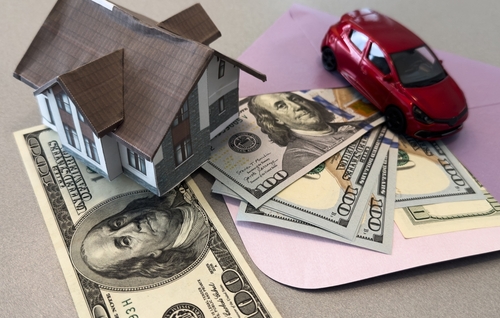 텍사스에서 보험료가 빠르게 오르면서 가계 부담이 커지고 있다. [사진 출처: shutterstock]