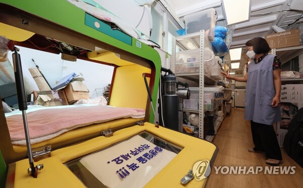 오는 7월 19일부터 국가와 지방자치단체가 국내외 입양을 책임지고 관리하는 공적 입양체계가 전면 시행된다.(사진 출처:연합뉴스)