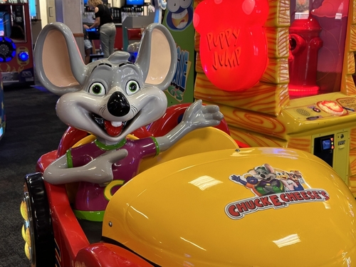 척 이 치즈(Chuck E. Cheese)가 알링턴에 새로운 컨셉트 매장 어드벤처 월드(Adventure World)를 선보인다.(사진 출처:shutterstock)