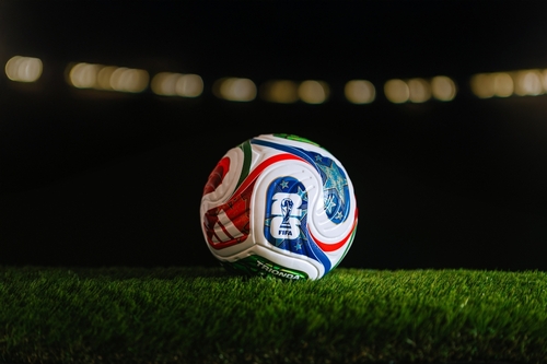 2026 FIFA 월드컵을 앞두고 축구 팬들을 노린 각종 사기가 늘어날 수 있다는 경고가 나왔다. [사진 출처: shutterstock]