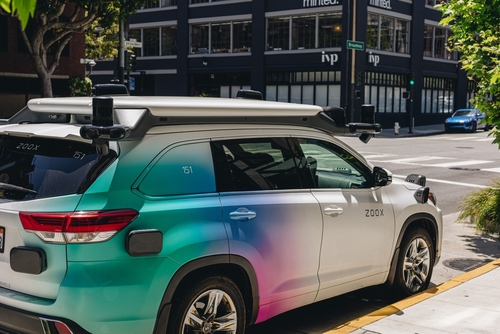 아마존의 자율주행 차량 기업 Zoox가 로보택시 시험 운행 지역을 달라스와 피닉스로 확대한다. [사진 출처: shutterstock]