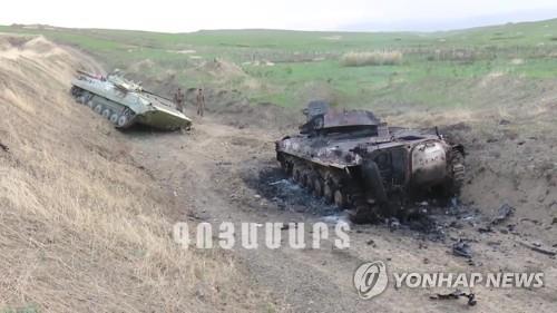 아르메니아가 공개한 아제르바이잔 기갑차량 격파 영상 캡처 [EPA=연합뉴스]