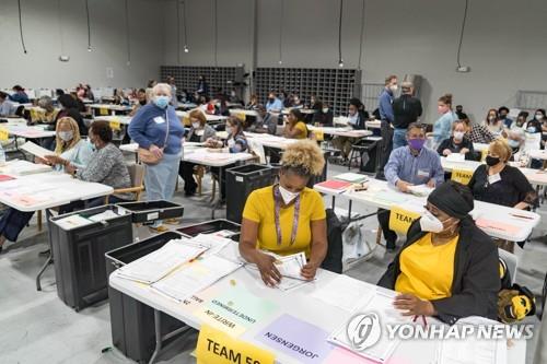 미국 조지아주 대선 투표용지 수작업 재검표 [AFP=연합뉴스 자료사진]