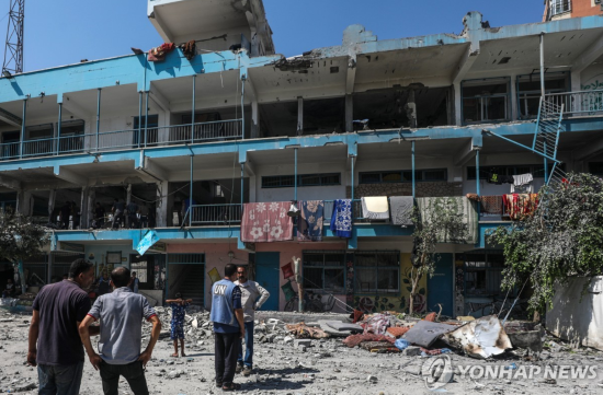 이스라엘군 공습에 파괴된 가자지구 알누세이라트 난민촌의 유엔 팔레스타인난민기구(UNRWA) 학교 (사진 출처: 연합뉴스)