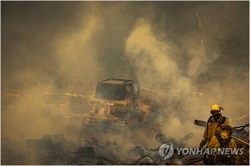 캘리포니아주 치코 인근의 산불 (사진 출처: 연합뉴스)