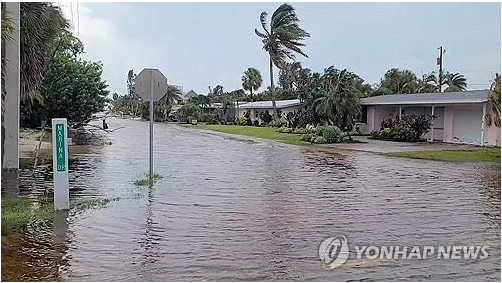 데비가 내린 폭우로 침수된 도로 (사진 출처: 연합뉴스)