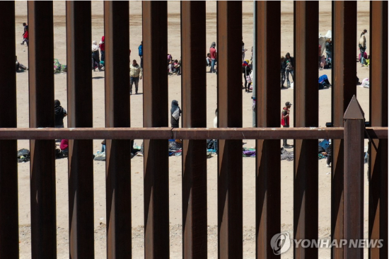 미국과 멕시코 국경 (사진 출처: 연합뉴스)