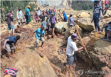 수백명이 사망한 파푸아뉴기니 산사태 현장 (사진 출처: 연합뉴스)