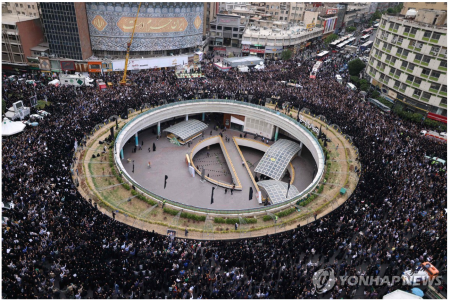 20일(현지시간) 이란 수도 테헤란의 발리아스르 광장을 가득 메운 라이시 대통령 추도 인파(사진 출처: 연합뉴스)