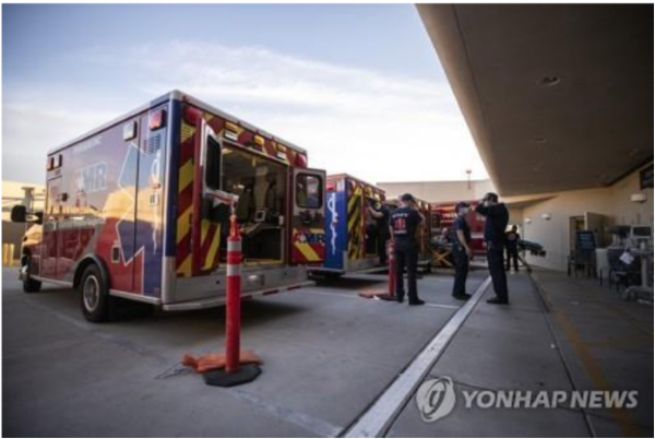 미국 한 병원에 주차된 구급차 (사진 출처: 연합뉴스)
