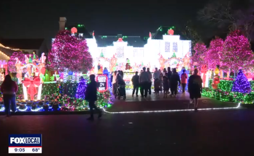 달라스 프레스턴 할로우의 한 주택 크리스마스 조명 전시가 폭발적인 인기를 끌고있다. [사진 출처: fox4news ]