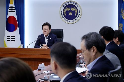 이재명 대통령이 14일 서울 용산 대통령실 청사에서 열린 7차 수석·보좌관 회의에서 발언하고 있다.(사진 출처:연합뉴스)