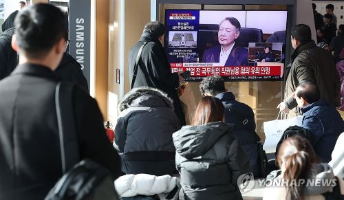 법원이 16일 윤석열 전 대통령의 직권남용 등 혐의 1심에서 징역 5년을 선고했다. [사진 출처: 연합뉴스]