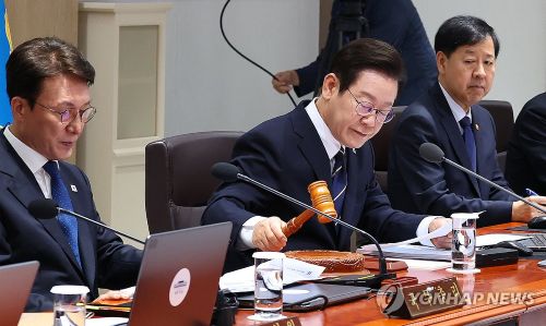 이재명 대통령이 30일 용산 대통령실에서 열린 제44회 국무회의 개회 선언을 하고 있다.(사진 출처:연합뉴스)