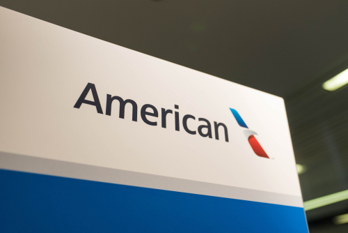 아메리칸항공이 DFW 국제공항에서 전자식 탑승 게이트를 시범 도입했다. [사진 출처: shutterstock]