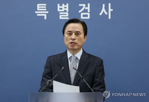 조은석 특별검사가 15일 12·3 비상계엄 사태 관련 내란·외환 사건 최종 수사 결과를 발표하고 있다. [사진 출처: 연합뉴스]