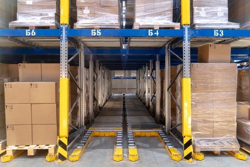 롯데글로벌로지스가 아이허브와 손잡고 어제(17일) 텐튼에 자동화 풀필먼트센터를 공식 개소했다. [사진 출처: shutterstock]