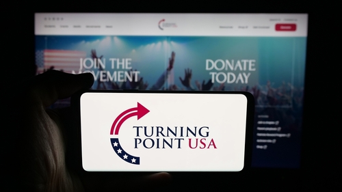 텍사스 주 정부가 ‘터닝포인트 USA’와 협력해 모든 고등학교에 동아리를 설립하는 계획을 공식 발표했다. [사진 출처: shutterstock]