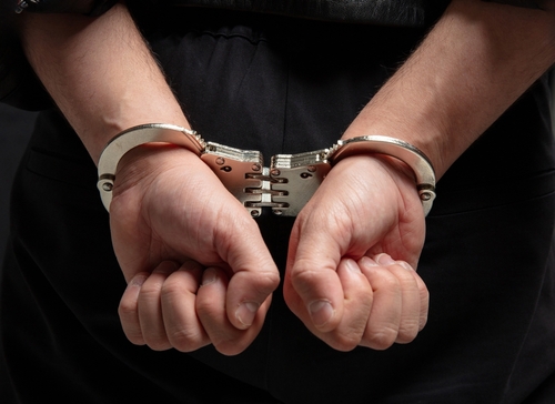 전직 교사이자 배구 코치가 미성년자를 상대로 한 아동 그루밍 혐의로 체포돼 수사를 받고 있다. [사진 출처: shutterstock]