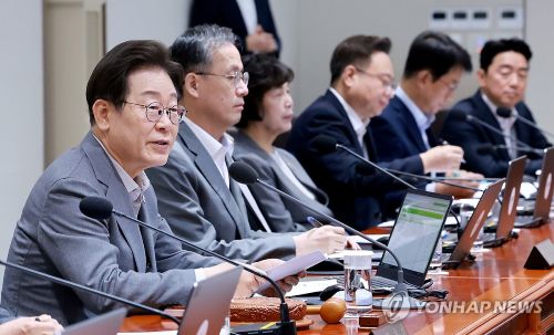  이재명 대통령이 15일 서울 용산 대통령실 청사에서 열린 국무회의에서 발언하고 있다.(사진 출처:연합뉴스)
