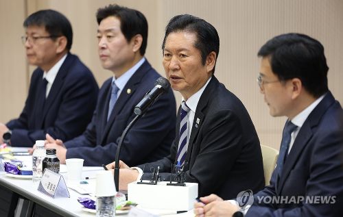 정청래 대표가 19일 대구 수성알파시티 내 기업인 스피어AX에서 열린 산업혁신 정책간담회에서 발언하고 있다. [사진 출처:연합뉴스]