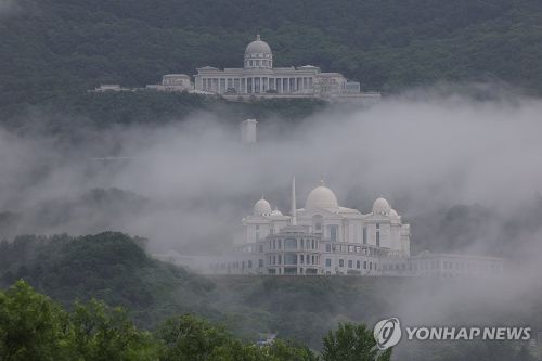 민중기 특별검사팀이 18일 통일교와 국민의힘 권성동 의원에 대한 압수수색에 착수했다. (사진 출처:연합뉴스)