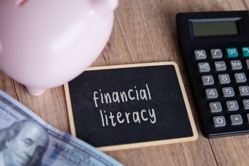텍사스 고등학생들이 곧 ‘금융 이해’(financial literacy)라는 수업을 의무적으로 듣게 된다.(사진 출처:shutterstock)