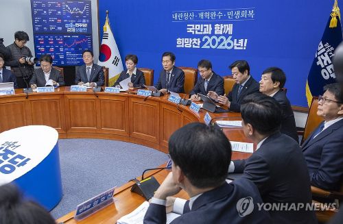 더불어민주당 정청래 대표가 12일 국회에서 열린 최고위원회의에서 발언하고 있다.[사진 출처: 연합뉴스]