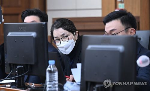 김건희 여사가 3일 서울 서초구 서울중앙지방법원에서 열린 자본시장법 위반 혐의 결심 공판에 출석해 있다.[사진 출처: 연합뉴스]