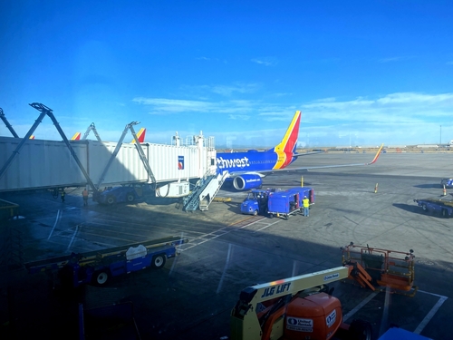 미 연방항공청 FAA가 텍사스 엘파소 국제공항에서 모든 항공편을 10일 동안 중단한다고 발표했다. [사진 출처: shutterstock]