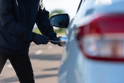 휴가철을 맞아 달라스 지역에서 차량 절도에 대한 경계가 다시 강조되고 있다. [사진 출처: shutterstock]